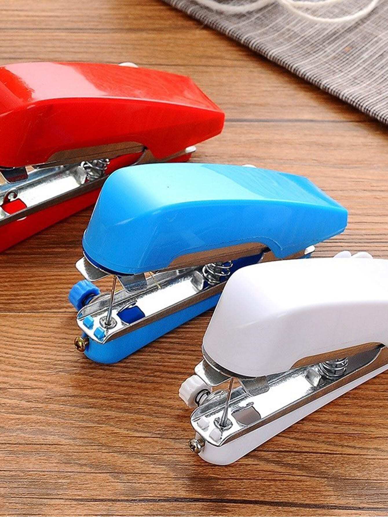 Random Color Mini Hand-held Sewing Machine 1pc